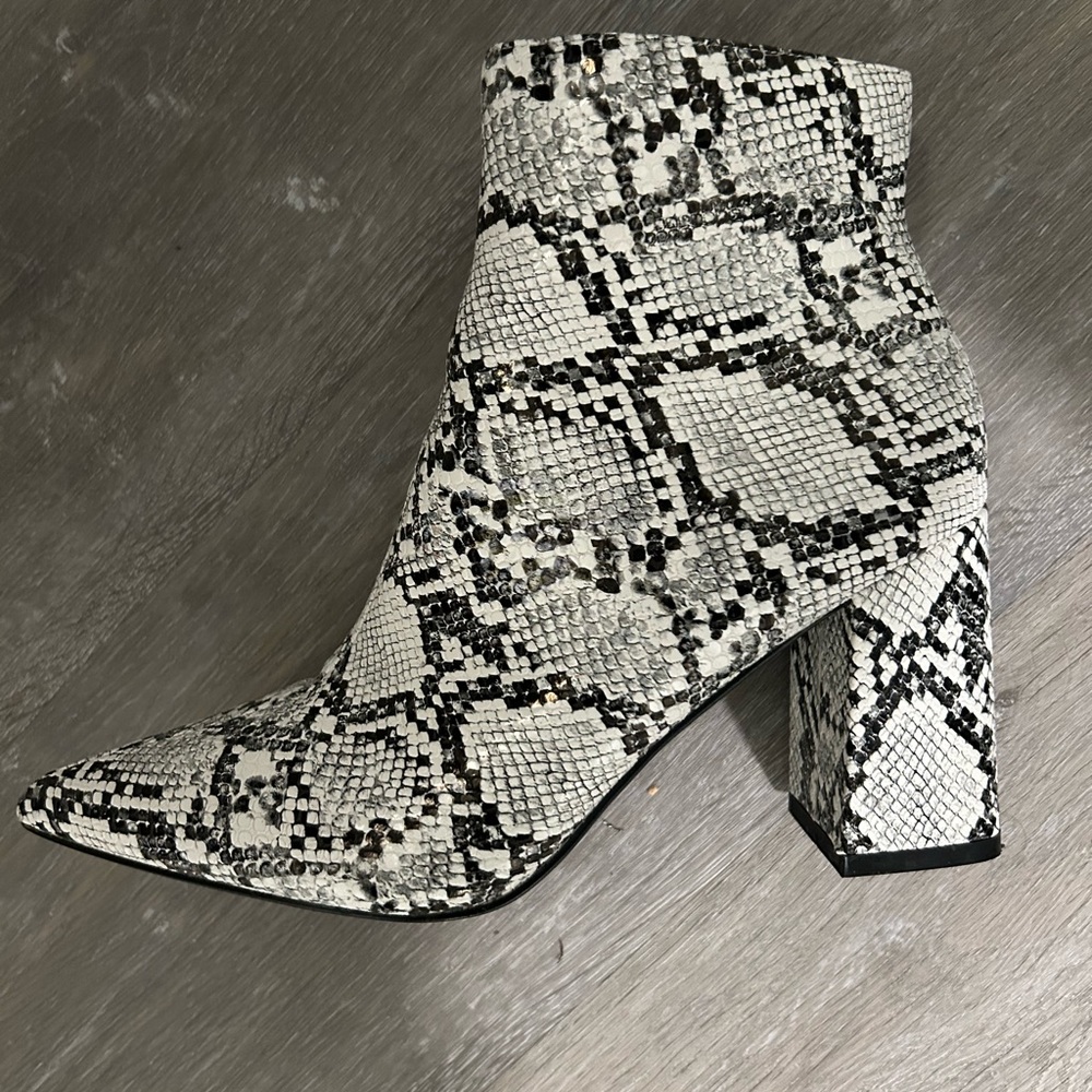 Princess Polly (Therapy) Booties